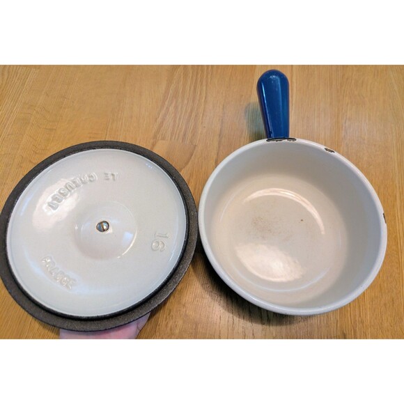 Vintage 16 Le Creuset France Enamel Cast Iron Sauce Pan Blue Hollow Handle w Lid - Picture 6 of 10